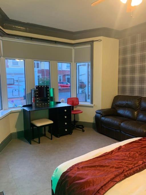 Family Holiday Home Blackpool Buitenkant foto