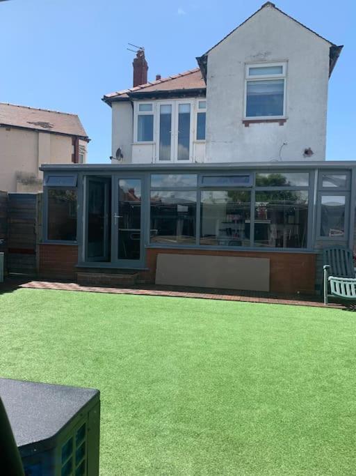 Family Holiday Home Blackpool Buitenkant foto